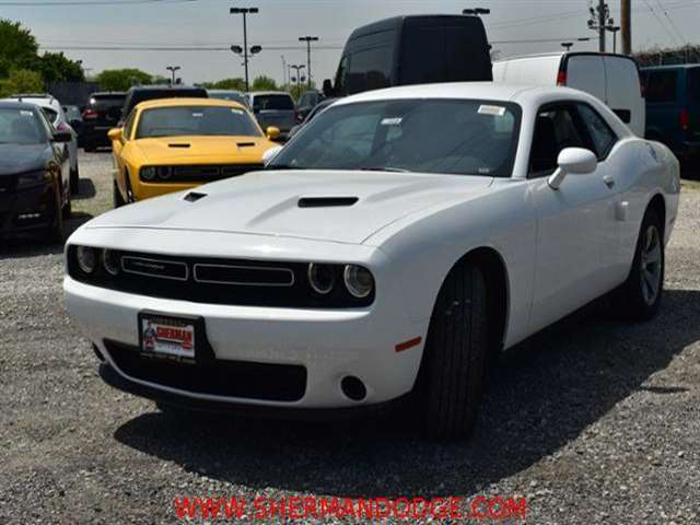 2017 Dodge Challenger SXT 2dr Coupe